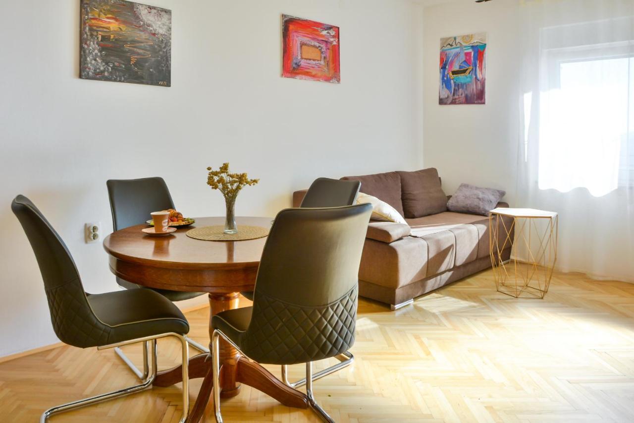 Apartmani Krijesnica 塞尼 外观 照片