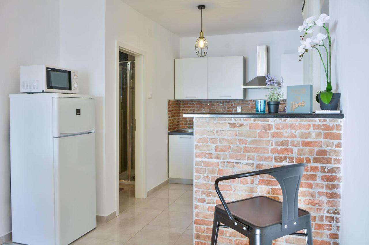 Apartmani Krijesnica 塞尼 外观 照片