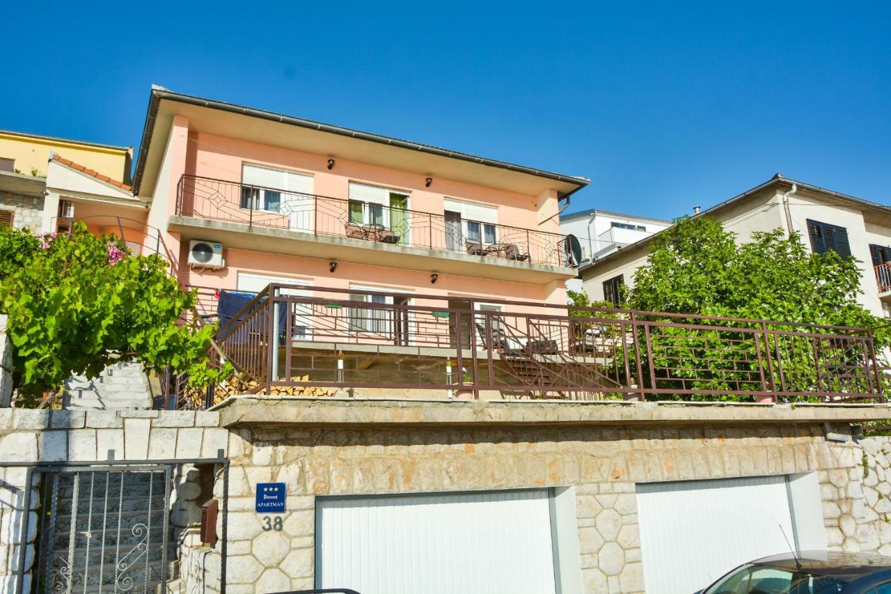 Apartmani Krijesnica 塞尼 外观 照片