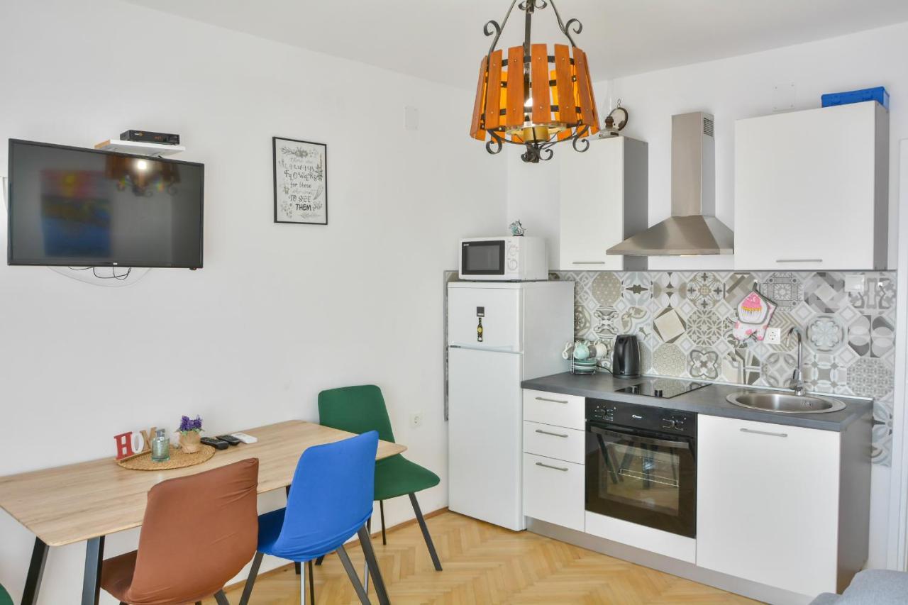 Apartmani Krijesnica 塞尼 外观 照片