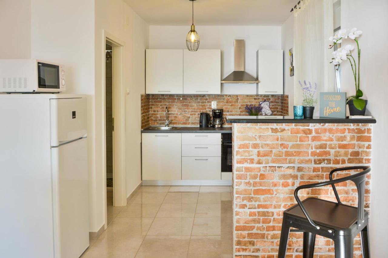 Apartmani Krijesnica 塞尼 外观 照片
