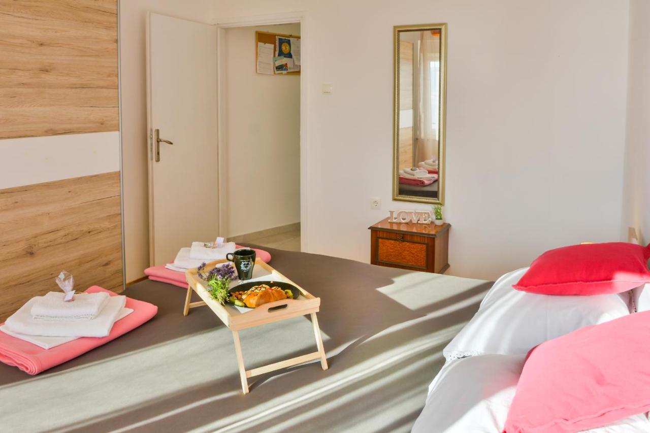 Apartmani Krijesnica 塞尼 外观 照片