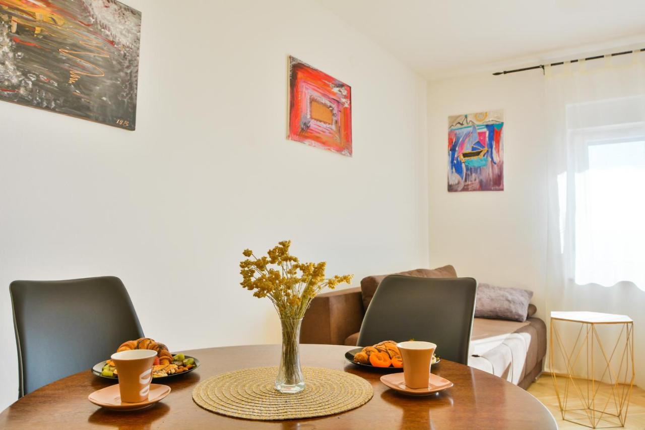 Apartmani Krijesnica 塞尼 外观 照片