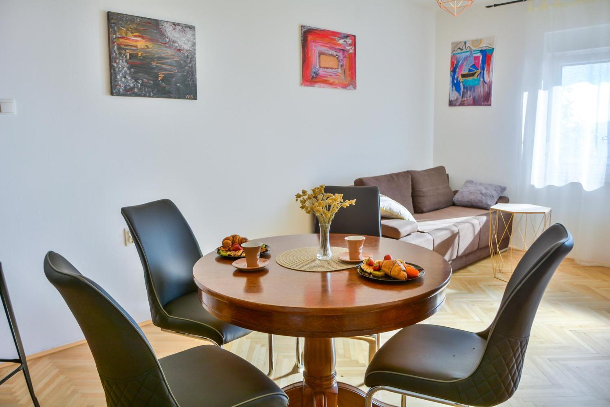 Apartmani Krijesnica 塞尼 外观 照片
