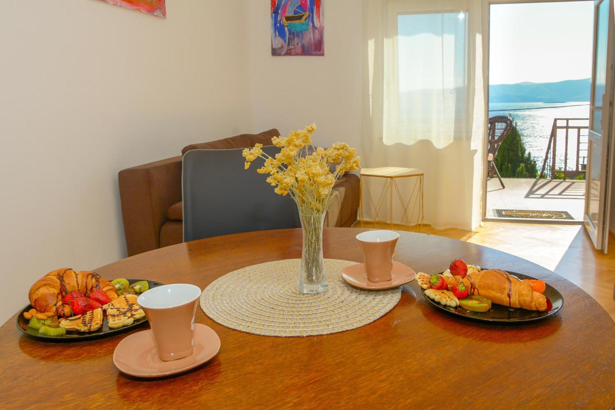 Apartmani Krijesnica 塞尼 外观 照片