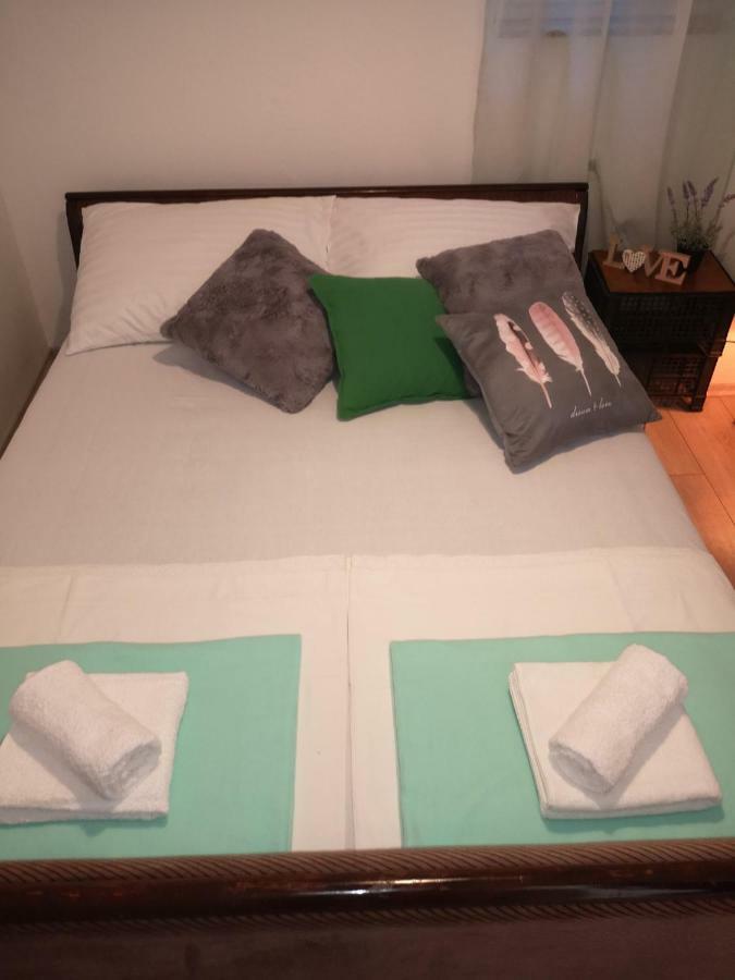 Apartmani Krijesnica 塞尼 外观 照片