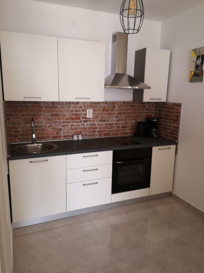 Apartmani Krijesnica 塞尼 外观 照片