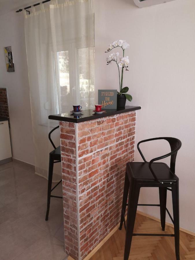Apartmani Krijesnica 塞尼 外观 照片
